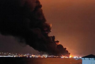 У Феодосії палає нафтобаза після атаки дронів (фото)
