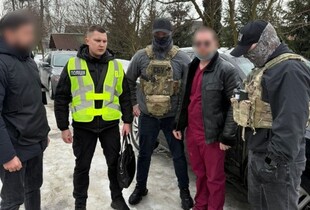 На Вінниччині лікарі організували схему з оформлення інвалідності: вилучено понад $200 000 готівки