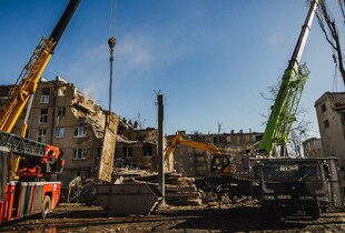 Ракетний удар по Харкову: рятувальники проводять пошуково-рятувальні роботи