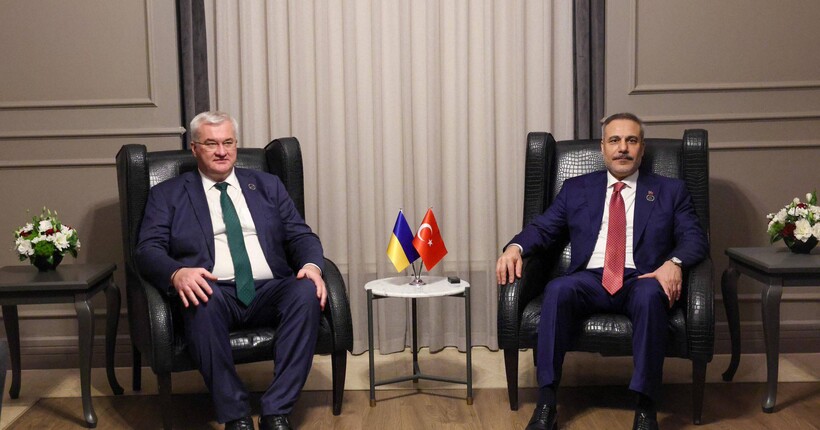 Очільники українського і турецького МЗС провели зустріч: подробиці