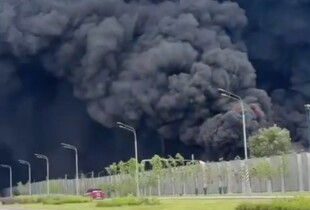 Московський НПЗ зупинився після атаки, пошкоджені обидві основні установки - Reuters